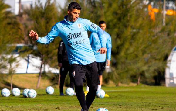 El delantero uruguayo Luis Suárez es uno de los goleadores que tiene la actual Eliminatoria, con 4 tantos, y buscará ampliar su registro frente a los paraguayos. FOTO efe