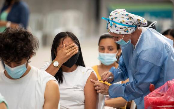 En Colombia se han aplicado 2,6 millones de dosis de refuerzo contra la covid-19. FOTO Camilo Suárez