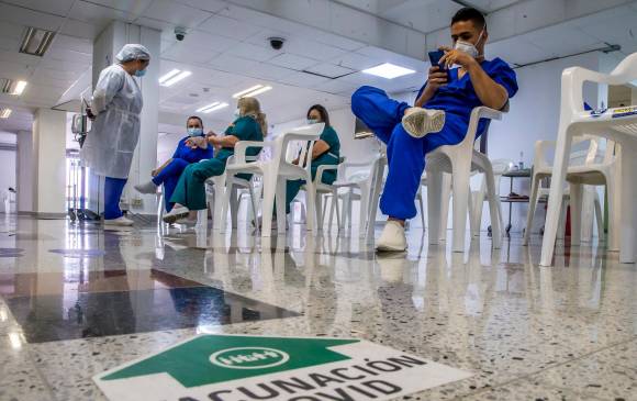 Según el Ministerio de Salud, en Colombia hay 24,5 millones de personas con esquemas anticovid completos. FOTO Juan Antonio Sánchez