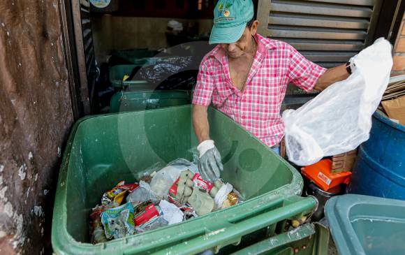 Cada colombiano consume 24 kg de plástico al año. En el país solo el 17% de residuos sólidos se reciclan. FOTO Jaime Pérez