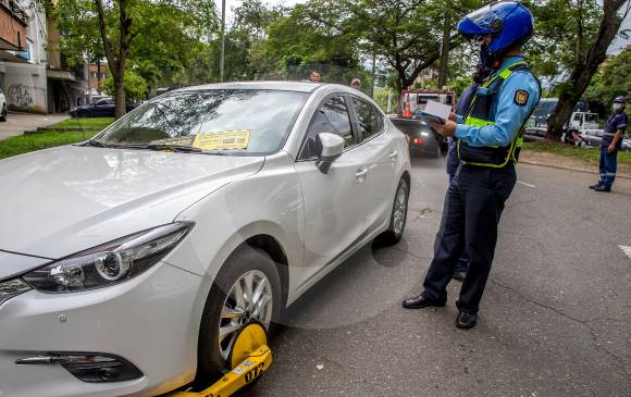 Los agentes de tránsito de la ciudad se encargan principalmente de tareas como la regulación vial y la atención de accidentes de tránsito. FOTO Juan Antonio Sánchez.