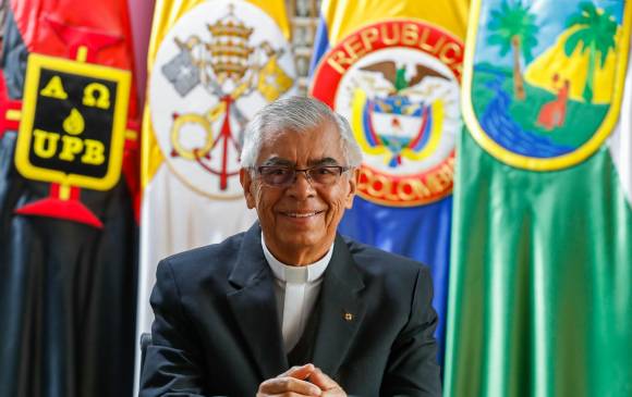 El padre Julio Jairo Ceballos lleva ocho años consecutivos al frente de la UPB. Este es su último año. FOTO manuel saldarriaga