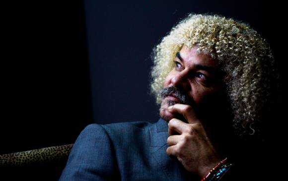 Así se ve la melena del Pibe. Foto Colprensa.