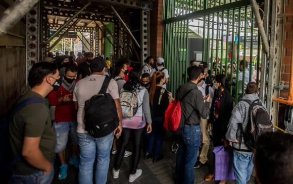 El Metro decidió suspender el servicio comercial en las estaciones Tricentenario, Acevedo, Madera, Bello y Niquía. FOTO: MANUEL SALDARRIAGA