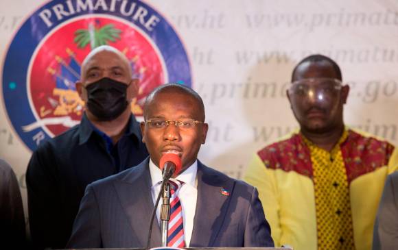 El primer ministro de Haití, Claude Joseph, se dirigió a la prensa para revelar detalles de la captura del sospechoso autor intelectual del crimen del presidente Moise. FOTO AGENCIA EFE