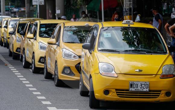 Aunque solo falta una semana para el inicio del mes de marzo, la Alcaldía de Medellín informó que aún no se tienen detalles sobre cómo aplicaría el pico y placa para los taxis. FOTO: MANUEL SALDARRIAGA QUINTERO