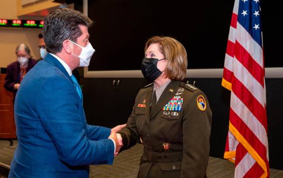 El ministro de Defensa, Diego Molano, fue invitado a la ceremonia de toma de mando de la general Laura J. Richardson. FOTO CORTESÍA MINDEFENSA