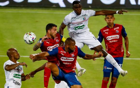 Pese a estar abajo en el marcador, Independiente Medellín mostró más garra para superar al Caldas. Adrián Arregui y Edward López fueron fundamentales para el triunfo. FOTO Manuel Saldarriaga