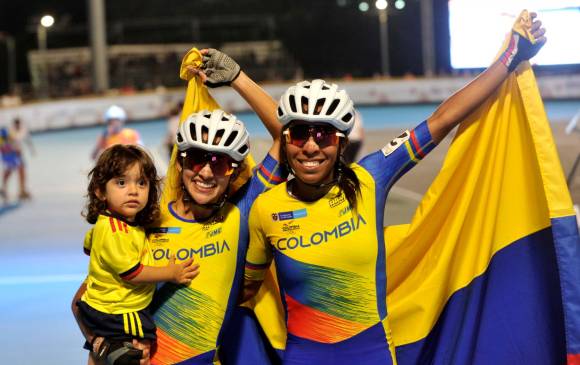 Fabriana Arias celebra su oro en Colombia en el Mundial de Ibagué. FOTO cortesía fedepatin 