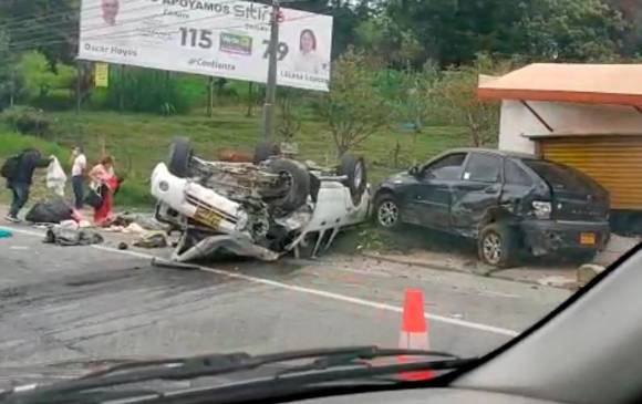 El accidente dejó como consecuencia una persona muerta y una menor de edad herida. FOTO: CORTESÍA DE DENUNCIAS ANTIOQUIA.