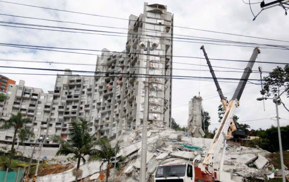El desplome del edificio Space, en 2013, fue el detonante que develó la existencia de otros edificios con fallas estructurales en Medellín con graves perjuicios para las familias. FOTO manuel saldarriaga