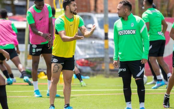 Andrés Andrade y Jarlan Barrera, dos de los jugadores que se espera levanten su nivel para el duelo de este jueves ante el Olimpia, y de esa manera aspirar a remontar la serie. FOTO juan a. sánchez