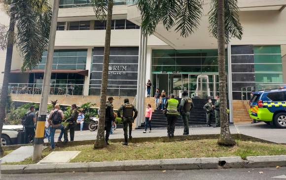 Este es el edificio Forum, de El Poblado, en el suroriente de Medellín, donde falsos policías robaron el pasado julio. FOTO JESSICA CANO