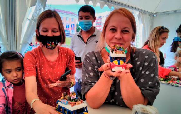 La Chiva de Pitalito fue protagonista en Rusia gracias los artesanos de Huila quienes también se hicieron presentes con los Sombreros de Suaza. Estas dos piezas se expusieron en este evento internacional llamado La Folklorada. FOTO CORTESÍA ARtesanías de Colombia.