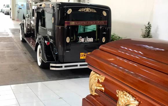 El cuerpo de Jorge Oñate será trasladado de Medellín a Valledurar, donde lo espera su familia para las honras fúnebres. FOTOS JULIO CÉSAR HERRERA