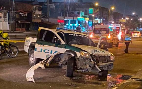 Después de manejar por aproximadamente una hora y media el conductor se estrelló en Bogotá. FOTO: Tomada de Twitter @rolando_plazas.