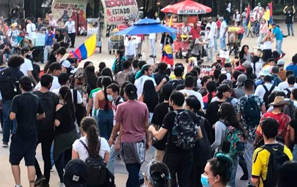 En el Parque de los Deseos o de la Resistencia se concentraron esta tarde los marchantes de la jornada de este miércoles convocados por el Comité de Paro. En la noche llegaron los desórdenes. FOTO JULIO CÉSAR HERRERA