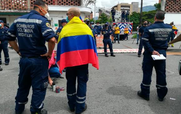 Los bomberos están preocupados porque con está resolución al menos 140 bomberos de Medellín estarían en peligro de quedar por fuera. Foto Manuel Saldarriaga 