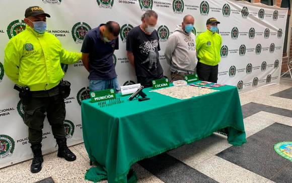 Estos son “Dogo”, “Fercho” y “Michel”, capturados por tres asaltos a bancos de Medellín. FOTO: CORTESÍA DE LA POLICÍA.