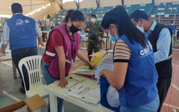 Las autoridades de Ecuador y Perú tienen todo listo para la jornada electoral que se vivirá en esos países este domingo. FOTO Colprensa-Europa Press