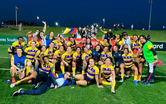 Las Tucanes celebran el triunfo de la semifinal en la serie de repechaje. FOTO CORTESÍA. 