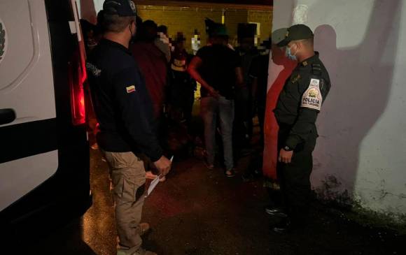 Bus con 52 migrantes fue descubierto por la Policía en Copacabana