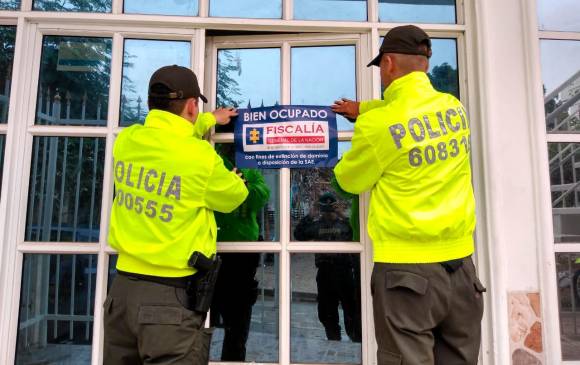 El Fondo para la Reparación de las Víctimas recibe, administra y monetiza los bienes muebles e inmuebles y recursos que a cualquier título entreguen las personas o grupos armados ilegales. Foto Colprensa