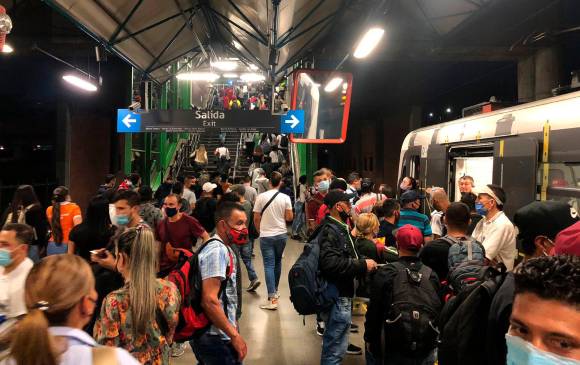 La falla técnica ocasionó algunas aglomeraciones en el sistema. FOTO JUAN ALCARAZ