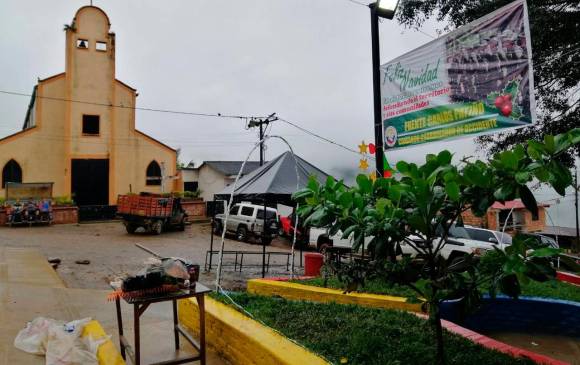 En el casco urbano de uno de los municipios del Cauca también apareció una valla alusiva a las disidencias de las Farc en fin de año. FOTO COLPRENSA