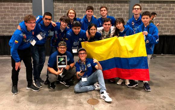 Estudiantes del Colegio Columbus School de Medellín que participaron en la First Robotics Competition en Estados Unidos. FOTO Cortesía.