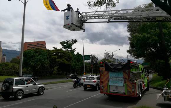 El plantón también fue en apoyo al cuerpo de bomberos de Bogotá. Foto Manuel Saldarriaga