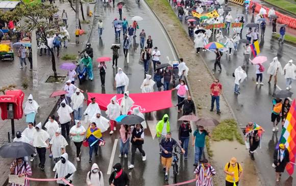 En medio de la lluvia terminaron marchas y plantones en Medellín
