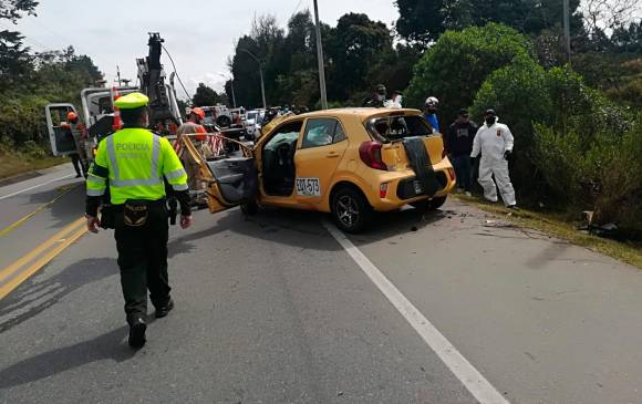 El accidente dejó cinco fallecidos este domingo en la mañana. FOTO Manuel Saldarriaga