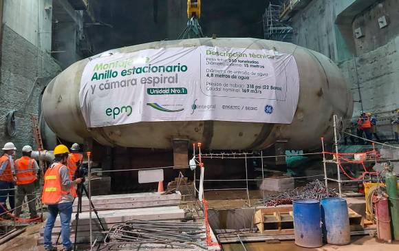 Instalan equipos que conducirán agua a la primera turbina de Hidroituango