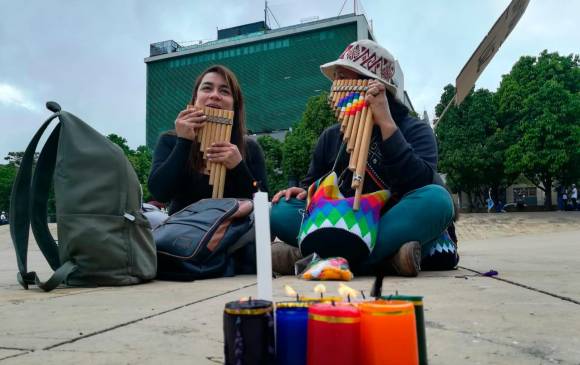 Manifestantes llegaron al punto de encuentro en el Parque de los Deseos, para comenzar la jornada de protestas de este 5 de Mayo. Foto: Manuel Saldarriaga