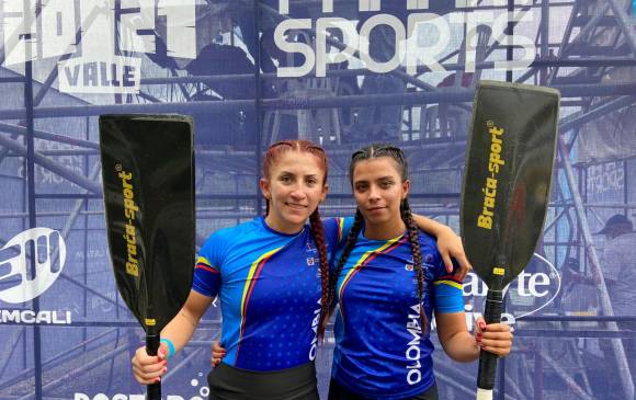 Las colombianas Manuela Gómez y Mádison Velásquez ganadoras de la medalla de bronce en el canotaje de Juegos Panamericanos Júnior de Cali. FOTO: CORTESÍA COC.