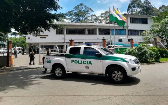 Esta es la estación de Policía de Manrique, en el nororiente de Medellín, donde se produjo la fuga de 18 personas. La Institución ofreció una recompensa de hasta $5 millones para quien brinde información que ayude a recapturarlas. FOTO Manuel saldarriaga