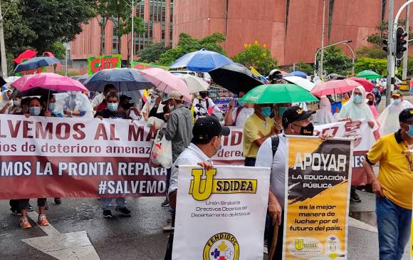 En medio de la lluvia terminaron marchas y plantones en Medellín