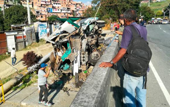 El accidente ocurrió cerca al barrio La Iguaná, zona noroccidental de la ciudad de Medellín. Foto: Manuel Saldarriaga