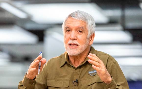 El precandidato presidencial Enrique Peñalosa reveló que consideraría a Dilian Francisca Toro, presidenta del Partido de la U, como su fórmula vicepresidencial si gana la consulta. FOTO CAMILO SUÁREZ