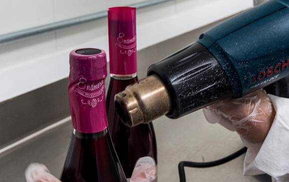 El vino de mora que pone a Santa Elena en paladares del mundo