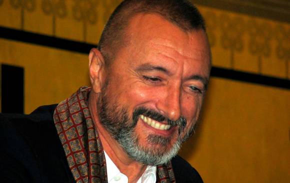 Arturo Pérez Reverte es buzo desde los 17 años, mientras investigaba para este libro hizo inmersiones nocturnas en el mediterráneo Foto: Archivo