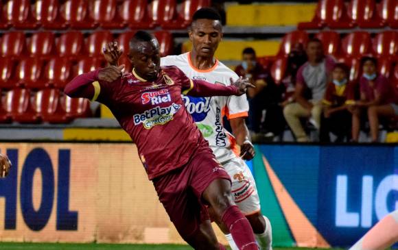 Deportes Tolima venció 2-0 a Envigado, que perdió por expulsión a los jugadores Yaser Asprilla y Santiago Jiménez. FOTO DIMAYOR
