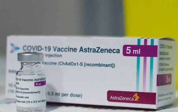 La vacuna sigue siendo segura. Está comprobado que protege contra enfermedad grave y muerte asociada a covid-19. FOTO GETTY.