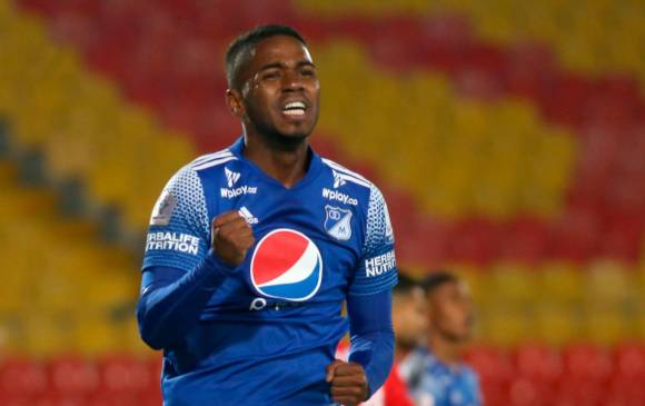 Juan Camilo Salazar celebra el tanto que marcó a los 31 minutos de juego y que finalmente sirvió para la victoria de los embajadores. FOTO DIMAYOR