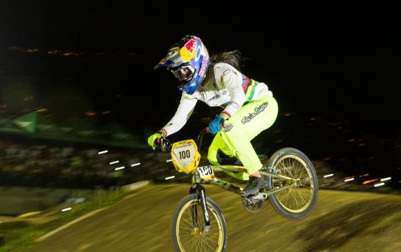 Mariana Pajón es ciclista de BMX y es reconocida por ser la única colombiana y primer mujer latinoamericana en ser bicampeona olímpica. Foto: Edwin Bustamante