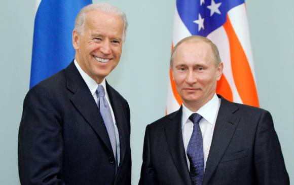 Joe Biden y Vladimir Putin. FOTO AFP