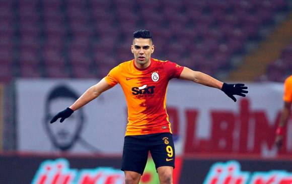 Falcao jugó algunos minutos tras ingresar en la etapa final del partido que Galatasaray le ganó al Erzurumspor. FOTO @FALCAO