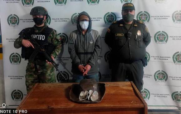 Una persona fue detenida en Santa Elena con el sombrero de la escultura que fue hurtado. FOTO CORTESÍA