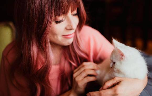 La influenciadora estadounidense Kelly Anderson pagó US$25.000 por clonar a su gata Chai. FOTO instagram